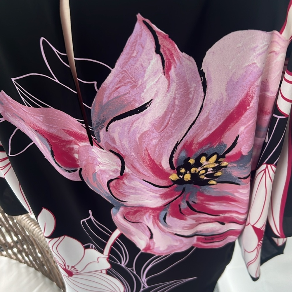 It’s white house, black market, soft blouse size medium, never worn - Picture 4 of 5